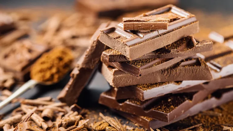 Study suggests dark chocolate can temporarily boost memory  